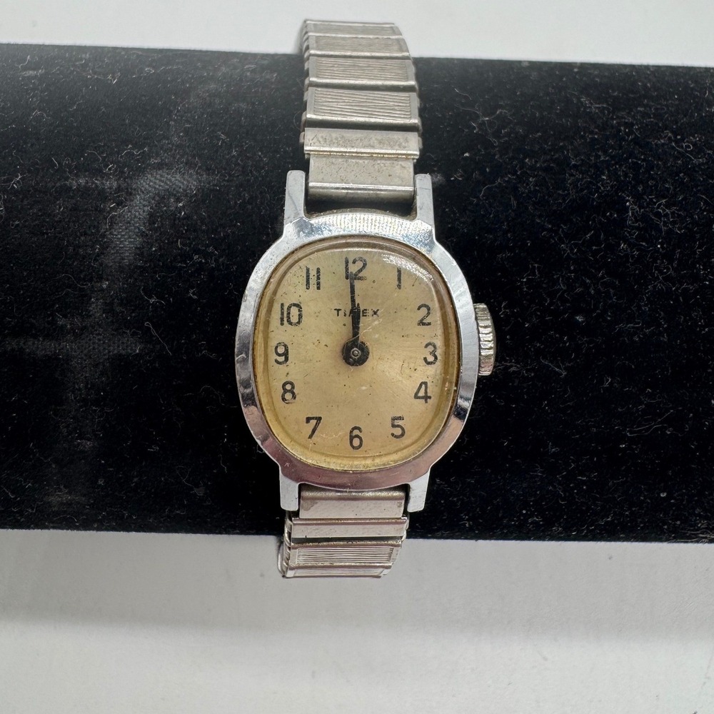 Vintage Timex Womens Oval Silver Tone Watch‎ Not Working For Parts Restoration